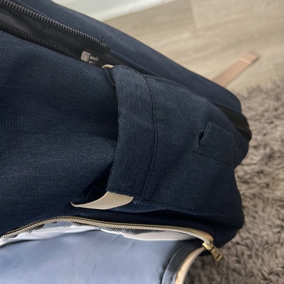 Diaper backpack with changing station - Picture 5 of 7